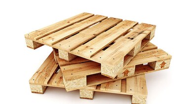 Muebles de palé para ayudar con el reciclaje