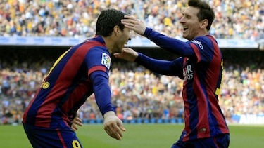 Suárez y Messi mantienen al Barcelona como único líder