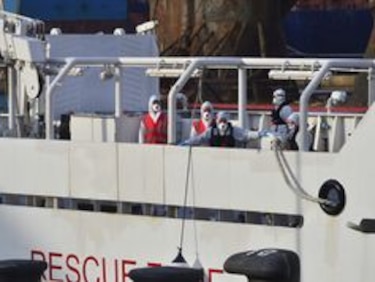 Naufragio de barco con cientos de migrantes aumenta la presión sobre la Unión Europea