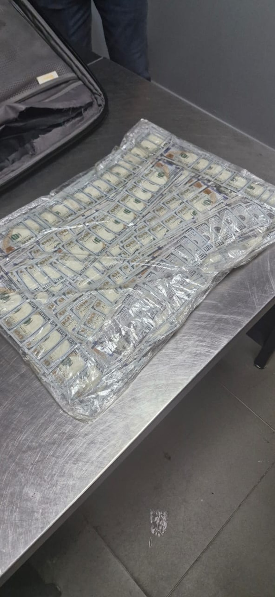 Aduanas retiene $170 mil no declarados a pasajero colombiano en el Aeropuerto Internacional de Tocumen