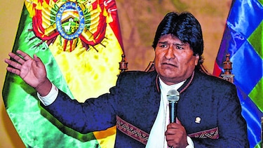 Visita de diplomáticos a periódico irrita a Evo Morales