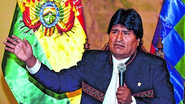 Visita de diplomáticos a periódico irrita a Evo Morales
