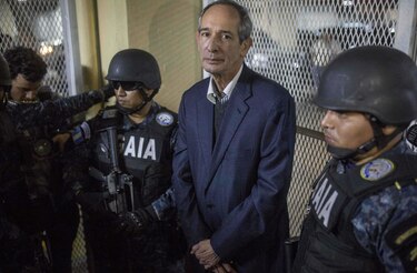 Expresidente guatemalteco Álvaro Colom es detenido por escándalo de corrupción