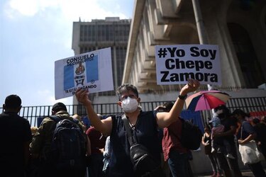 Periodistas de Guatemala protestan contra censura y persecución penal