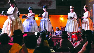 Moda de cholitas llega a Nueva York