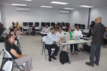 Educadores exigen reactivación del Instituto de Perfeccionamiento y cumplimiento de la Ley 380