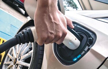 Repunta venta de autos eléctricos en China después de caer 6.3% en enero