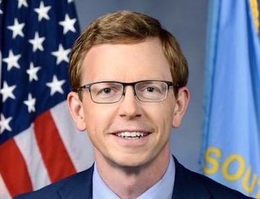 El republicano Dusty Johnson impulsa plan para que Estados Unidos retome el control del Canal de Panamá