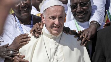 Papa dice a obispos que combatan abusos y cultura subyacente