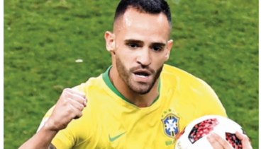 Renato reconoce que los dos goles desesperaron a Brasil