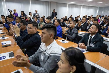 El candidato opositor venezolano González Urrutia reitera la necesidad de que los ciudadanos vigilen el proceso electoral