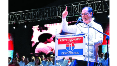 González asume cargo en el PRD