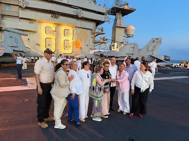 El USS Nimitz en Panamá: un portaaviones, un brindis y una alianza por la seguridad, en medio de una tensión creciente