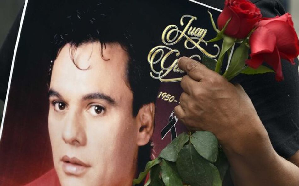 Juan Gabriel es recordado por sus fanáticos