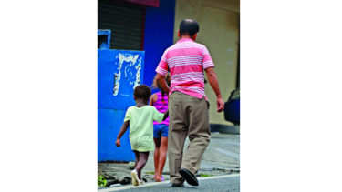 Reclaman ajustar proyecto de licencia paternal