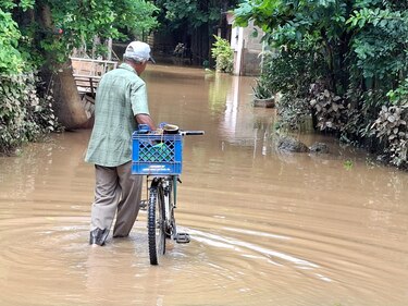 ‘¡Viene el río!’: Familias en Los Santos se salvan por alerta vecinal ante desbordamiento