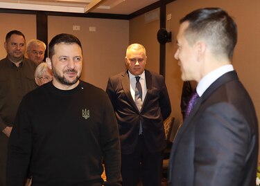 Zelenski vuelve a Estados Unidos para desbloquear el apoyo a Kiev y hablar de producción conjunta
