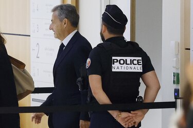 El expresidente francés Nicolas Sarkozy es condenado a cinco años de prisión