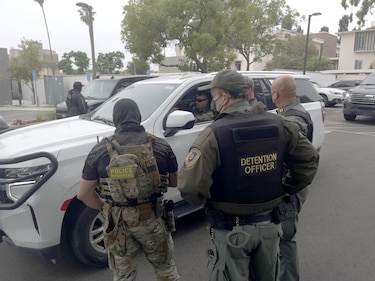 Indocumentados detenidos en Los Ángeles denuncian trato inhumano en cárcel migratoria