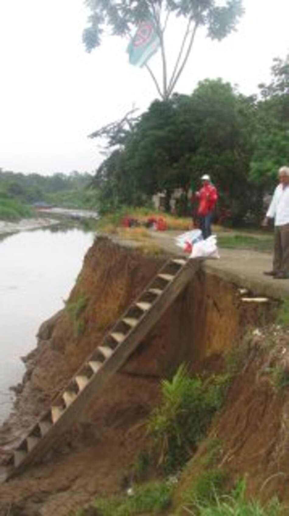 Ríos socavan predios de Sambú en Darién