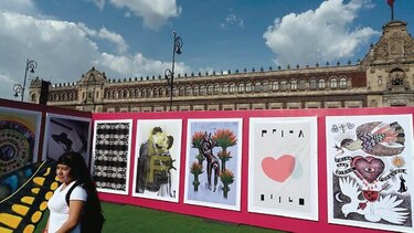 Homenajean a Frida Kahlo con una exposición en la capital mexicana