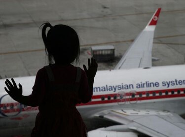 Malasia delibera con expertos sobre custodia de cajas negras del avión desapar