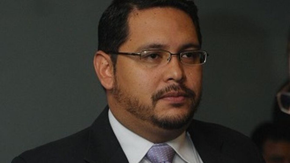 Procurador Rigoberto González reprende a director de la ATTT