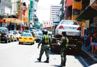 Grúas, a la caza de autos
