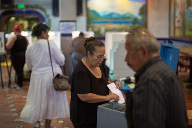 Los votantes latinos ayudaron a Trump a regresar al poder hace un año... Ahora algunos se arrepienten