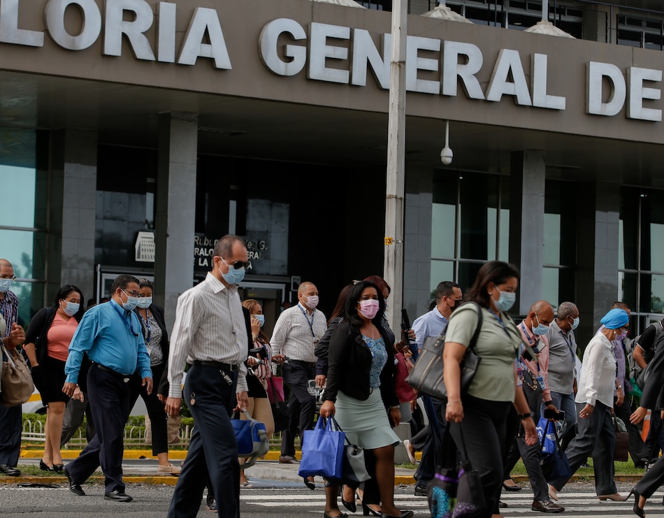 Corte equipara pago del décimo tercer mes de funcionarios con los del sector privado