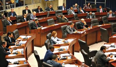 Diputados presentan amparos contra las auditorías de Contraloría