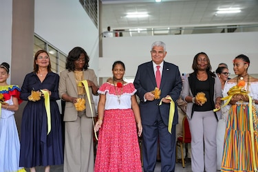 Reabre la Escuela República de Venezuela en Calidonia tras 9 años de abandono