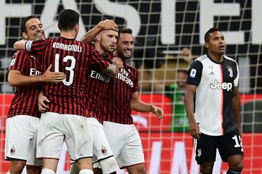 Juventus naufraga ante el AC Milan y deja sin sentenciar el Scudetto