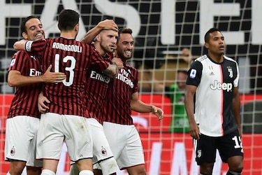 Juventus naufraga ante el AC Milan y deja sin sentenciar el Scudetto