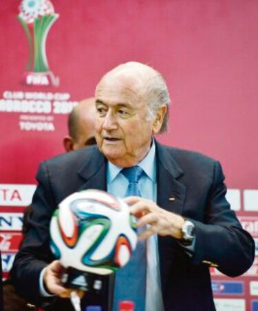 Blatter, enojado por simulaciones