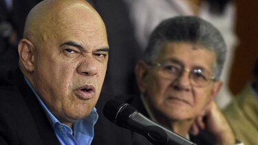 Oposición venezolana anuncia referendo y enmienda para sacar a Maduro