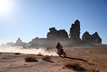 Carlos Sainz toma el mando en el Dakar