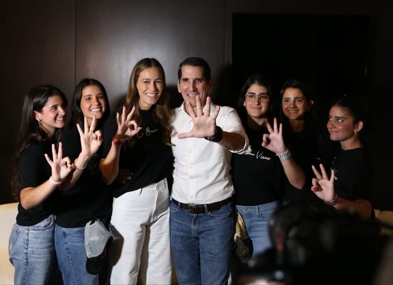 Roux vence y envía dardos a Martinelli y Carrizo