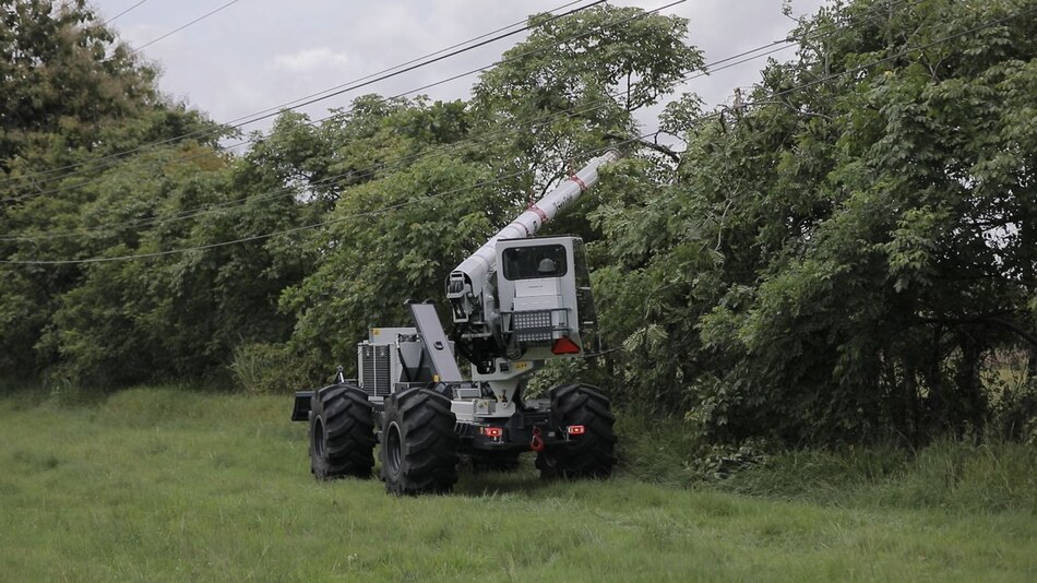 Más tecnología, menos interrupciones, Naturgy renueva su mantenimiento eléctrico con podadora telescópica