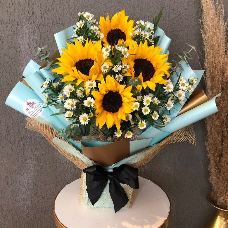 El equinoccio y el simbolismo de las flores amarillas: un baile entre estaciones y emociones