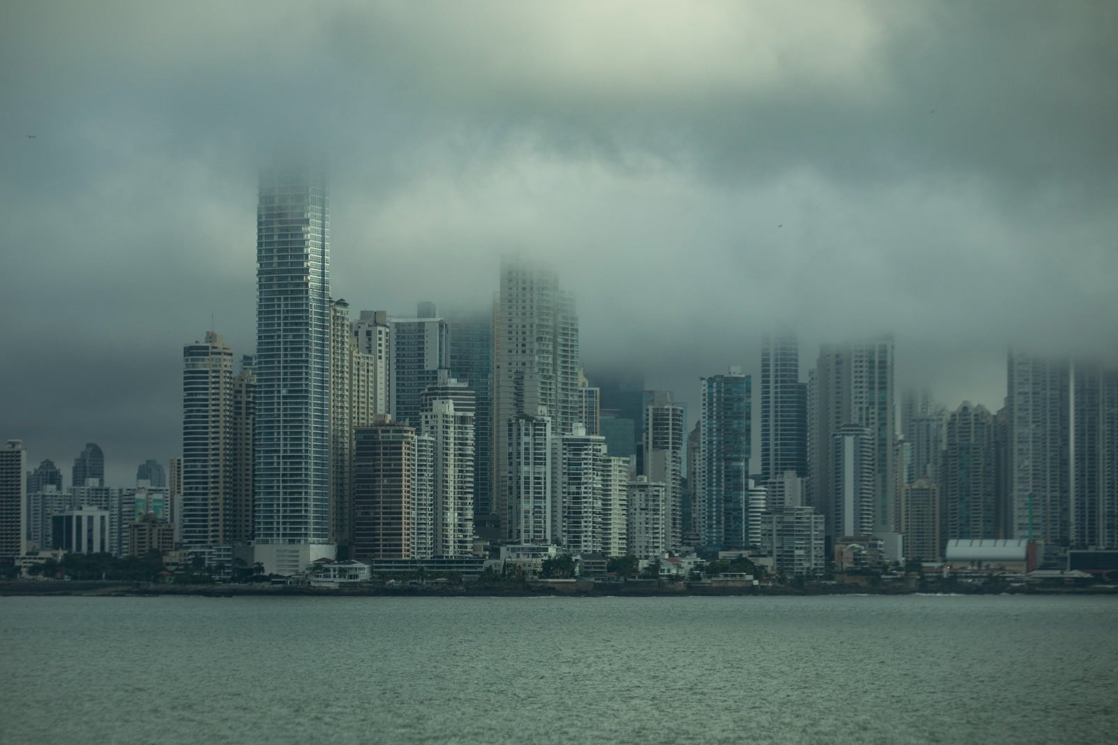 Emiten aviso de vigilancia por tormentas; anuncian la primera onda tropical de la temporada