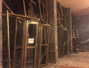 Tanques desplegados alrededor del parlamento turco en Ankara