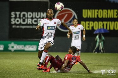 Costa Rica y Nicaragua, las dos ligas centroamericanas que no detienen su fútbol