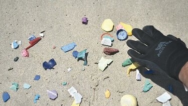 Las Perlas se sacude el plástico