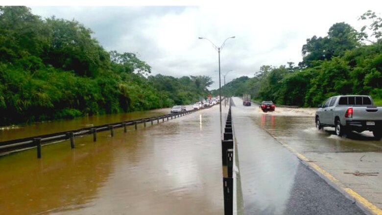 Se inundan 11 vías de la ciudad capital
