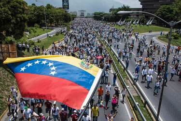 Miles de venezolanos salen a la calle a marchar en contra Nicolás Maduro #19AVzlaEnLaCalle ; noticias minuto a minuto