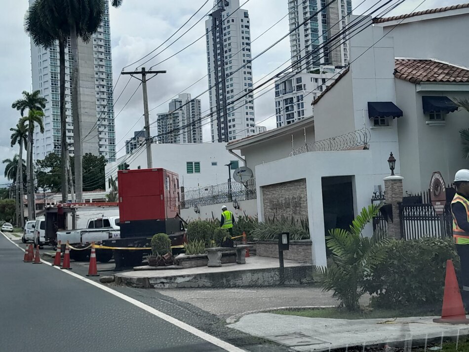 Quejas por apagones llevan a la instalación de una planta eléctrica en el complejo donde reside Mulino; el presidente electo reacciona