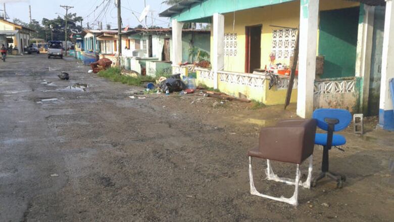 Varias comunidades afectadas por marea alta en la costa del Pacífico