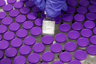 La OMS da su primera homologación de emergencia a la vacuna Pfizer-BioNTech