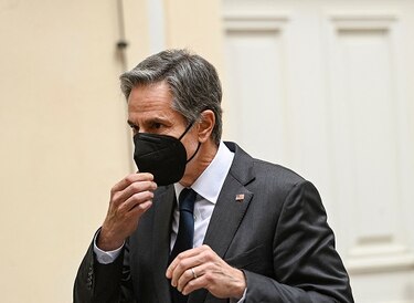 Estados Unidos envía a Polonia a los diplomáticos que aún tenía en Ucrania